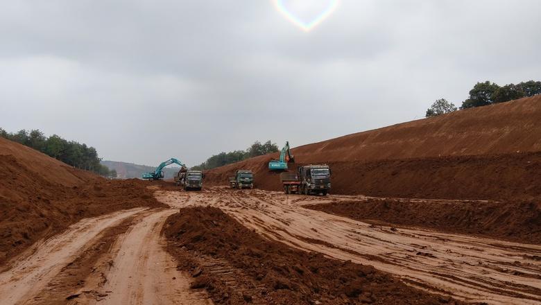 Gia Lai: giao 65 xã, phường thí điểm cấp phép khai thác cát xây dựng, đất san lấp - Ảnh 1.
