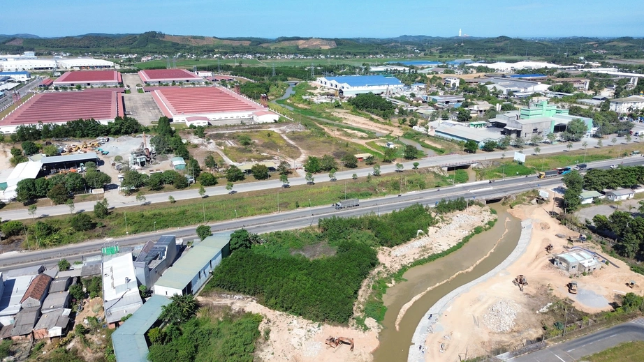 Quảng Ngãi chi hàng chục tỷ đồng nạo vét, xây kênh chống ngập các khu công nghiệp - Ảnh 5.