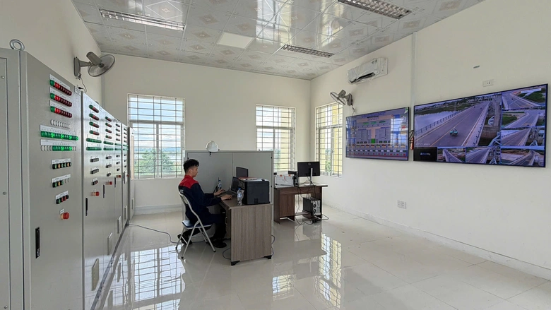 Vận hành, chạy thử và đồng bộ thiết bị Đập dâng lớn nhất Quảng Ngãi - Ảnh 2.