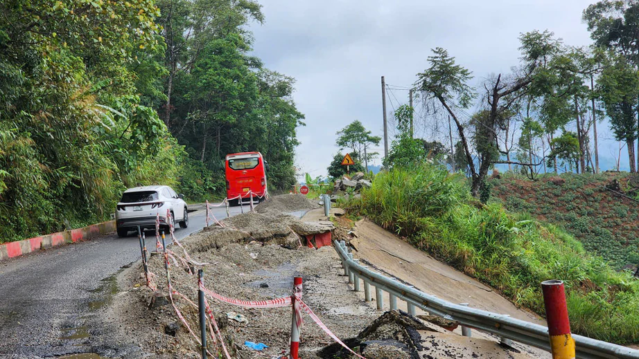Quảng Ngãi phân luồng giao thông trong 30 ngày để nổ mìn thi công QL24- Ảnh 1.